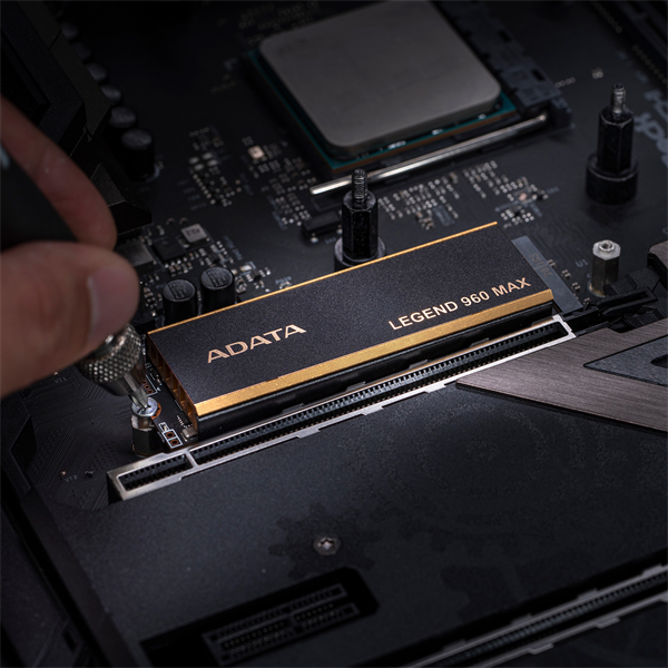 Твердотельный накопитель ADATA LEGEND 960 MAX M.2 2280 NVMe PCIe 4.0 x4 4TB 7400/6800 COLOR BOX